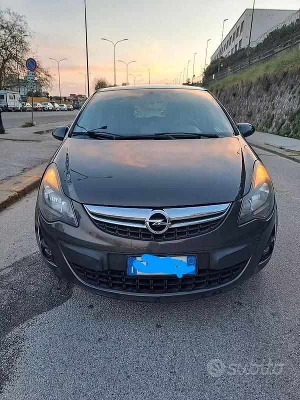 Usata Opel Corsa 95 CV (69 kW) 2014 Marrone Utilitaria