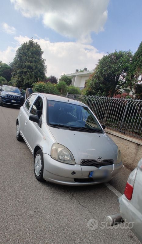 Usata Toyota Yaris 2002 Grigio Utilitaria