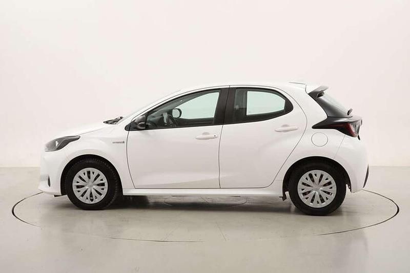 Usata Toyota Yaris Hybrid Business Edition 116 CV (85 kW) 2021 Bianco Utilitaria
