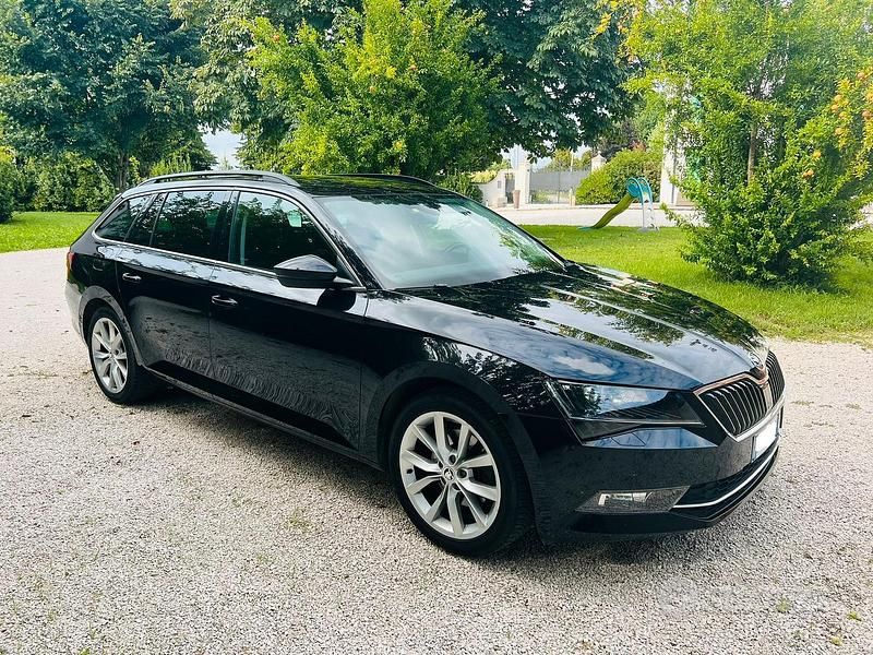 Usata Skoda Superb 120 CV (88 kW) 2017 Nero Station wagon