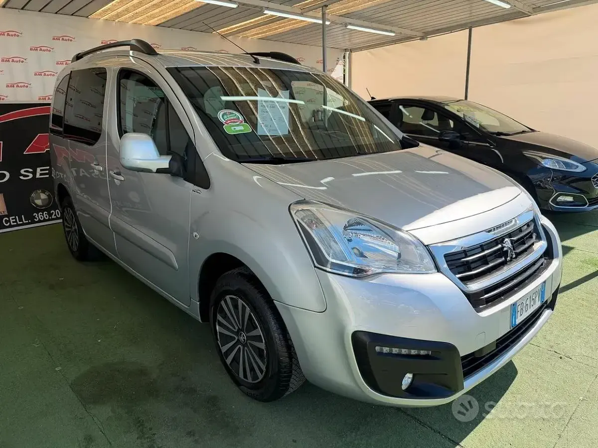 Usata Peugeot Partner 99 CV (72 kW) 2015 Grigio Monovolume