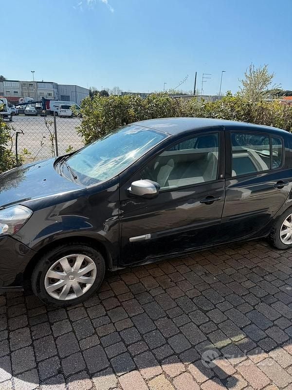 Usata Renault Clio II 2011 Berlina