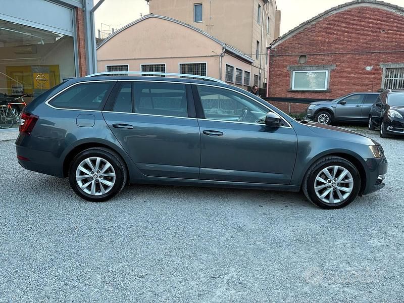 Usata Skoda Octavia G-TEC 110 CV (80 kW) 2017 Grigio Station wagon