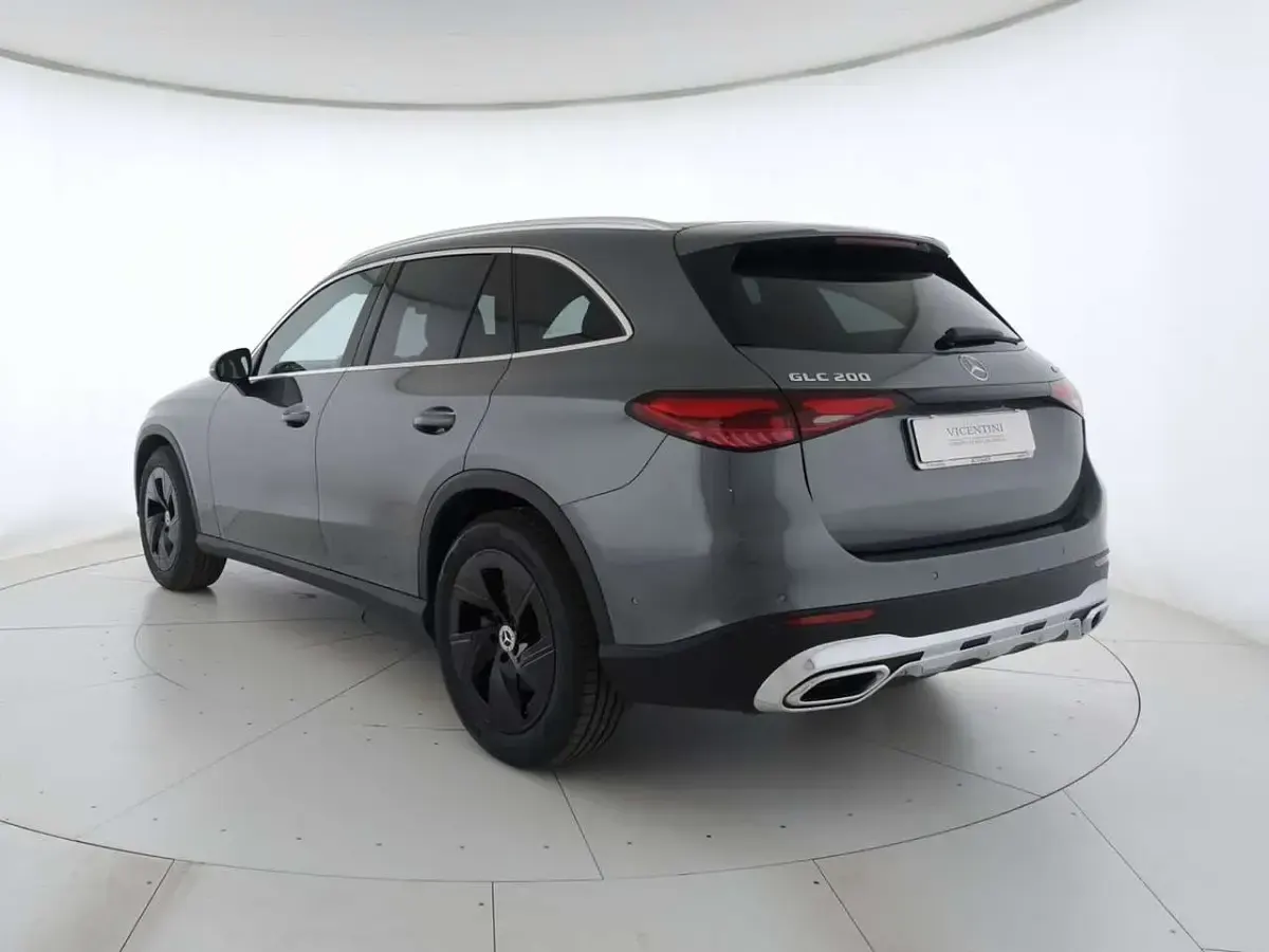 Usata Mercedes GLC200 Advanced 204 CV (150 kW) 2023 Grigio metallizzato scuro SUV