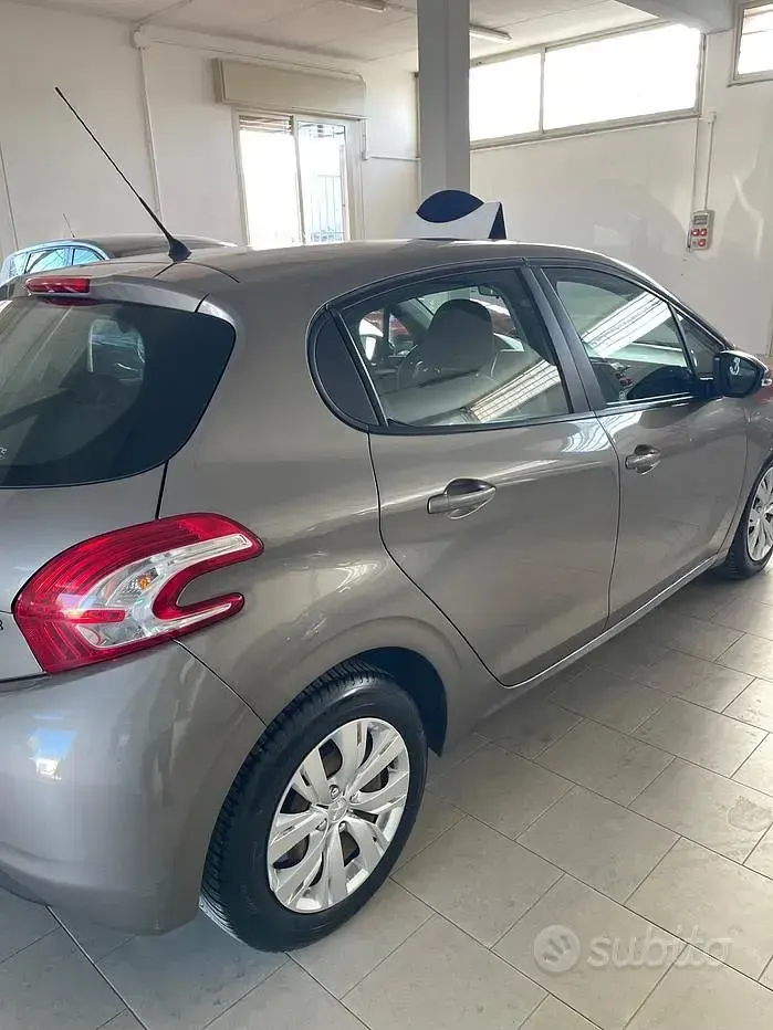Usata Peugeot 208 Allure 68 CV (50 kW) 2012 Marrone Utilitaria