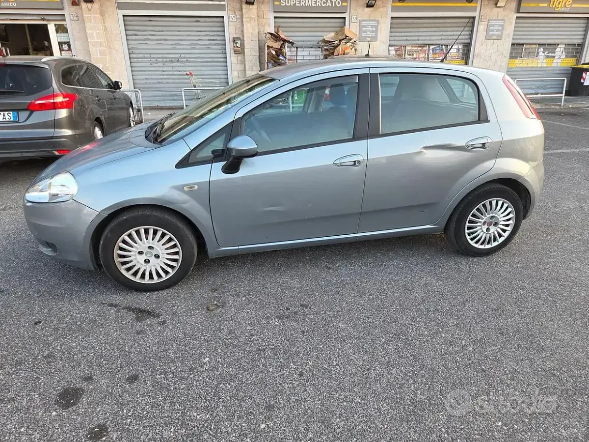 Usata Fiat Grande Punto 75 CV (55 kW) 2008 Grigio Utilitaria