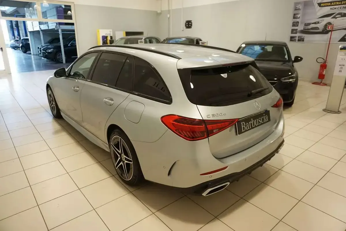 Usata Mercedes C300e Premium Plus 313 CV (230 kW) 2022 Argento Station wagon