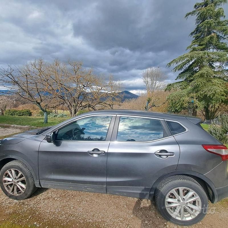 Usata Nissan Qashqai 2015 Grigio SUV