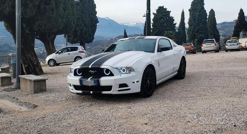 Usata Ford Mustang 310 CV (228 kW) 2014 Bianco Coupé