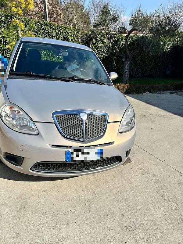 Usata Lancia Ypsilon 95 CV (69 kW) 2007 Grigio Utilitaria