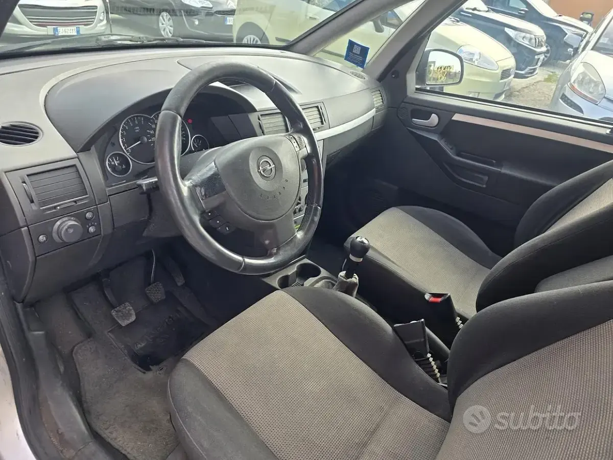 Usata Opel Meriva Enjoy 90 CV (66 kW) 2005 Grigio Monovolume