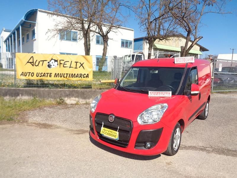 Usata Fiat Doblò 105 CV (77 kW) 2010 Rosso Monovolume
