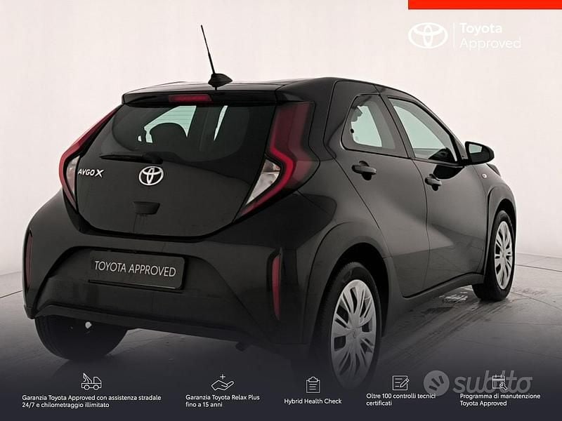 Käytetty Toyota Aygo X Active 72 HP (52 kW) 2023 Musta Katumaasturi