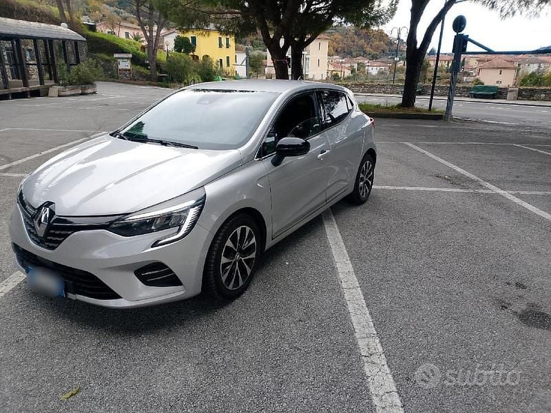 Usata Renault Clio V Techno 91 CV (66 kW) 2022 Grigio Berlina
