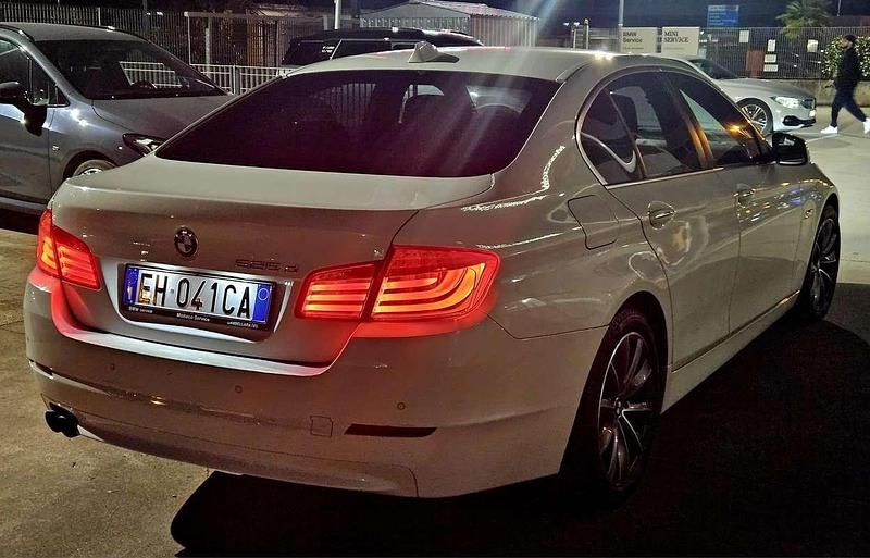 Usata BMW 530 204 CV (150 kW) 2011 Bianco Berlina