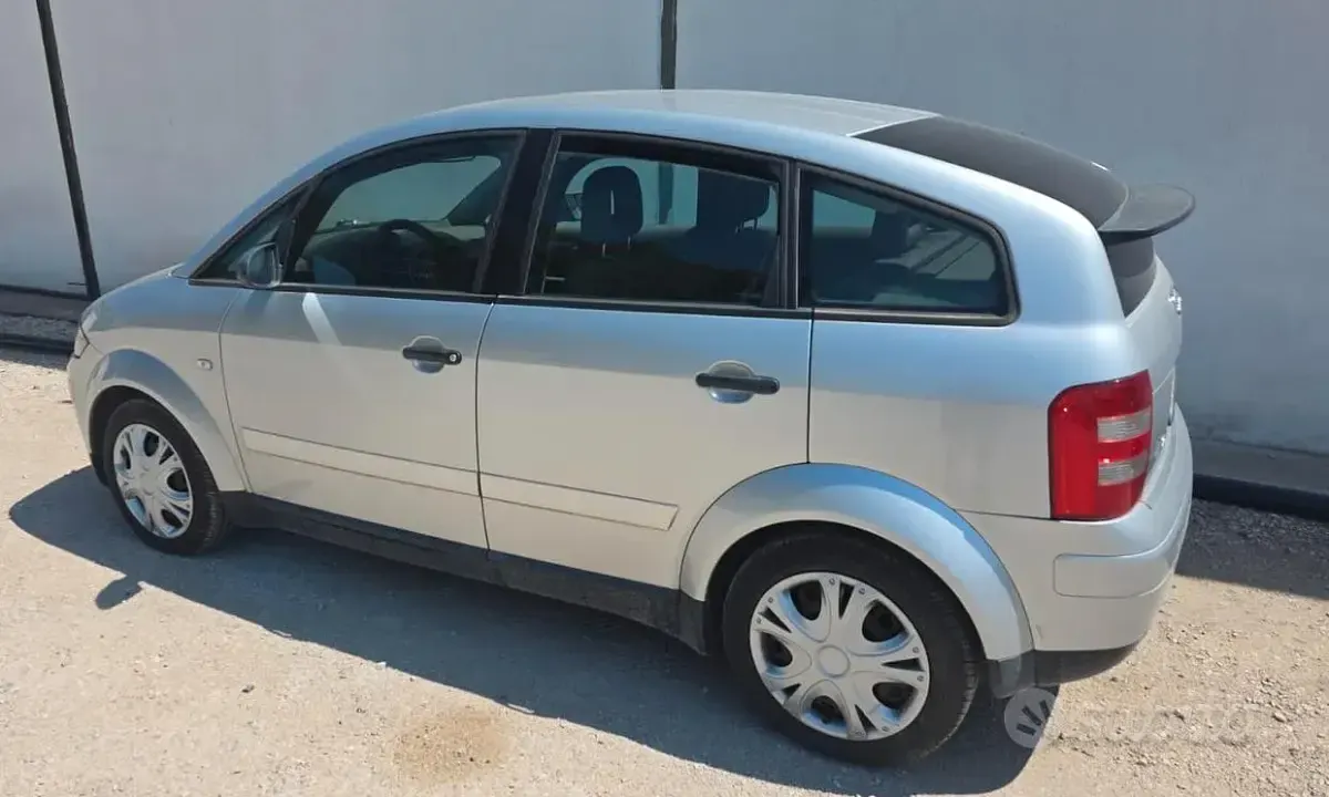 Usata Audi A2 75 CV (55 kW) 2002 Grigio Utilitaria