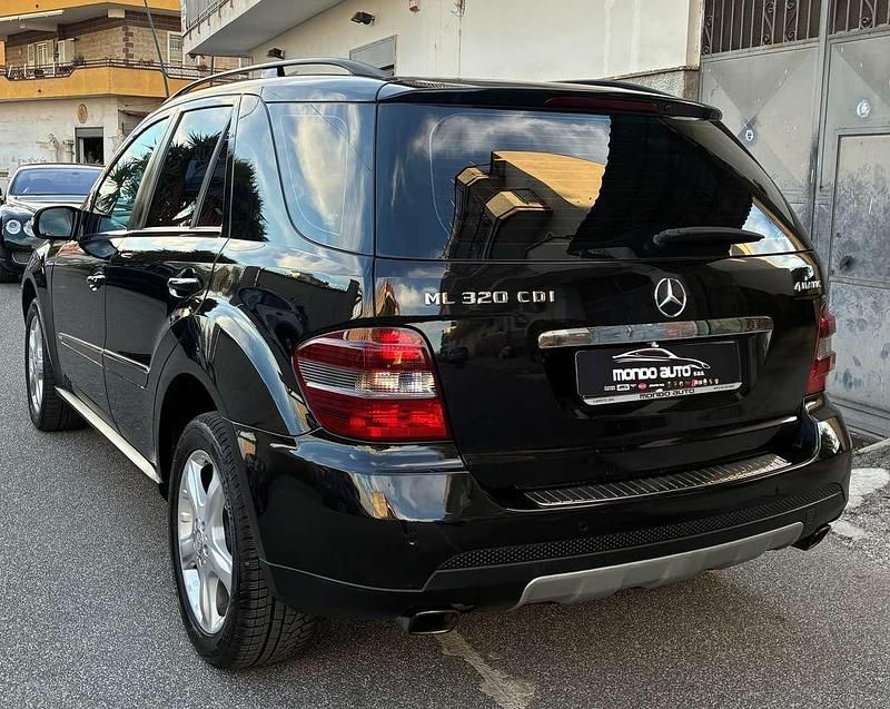 Usata Mercedes ML320 224 CV (164 kW) 2008 Nero SUV
