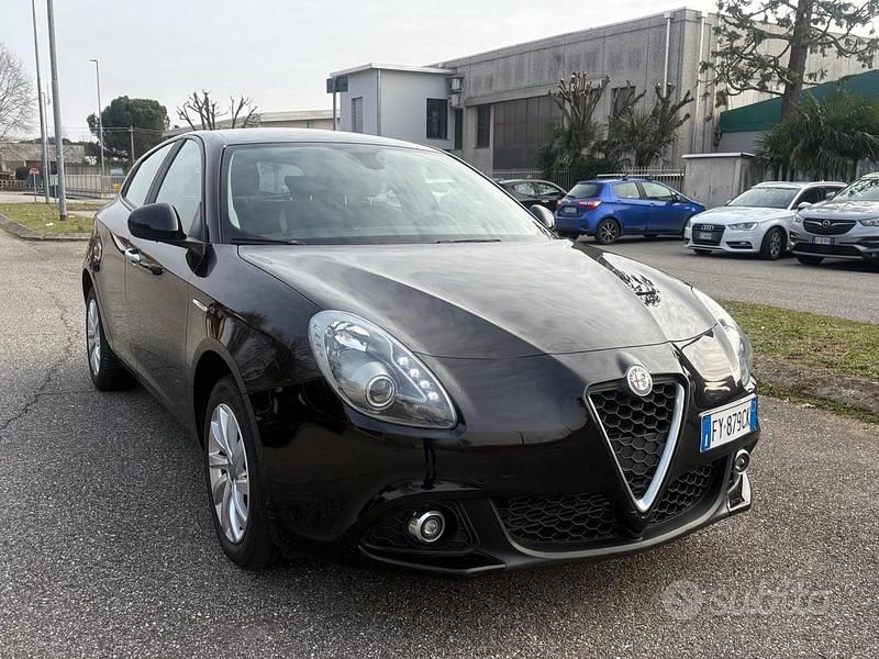 Usata Alfa Romeo Giulietta 120 CV (88 kW) 2019 Marrone Berlina