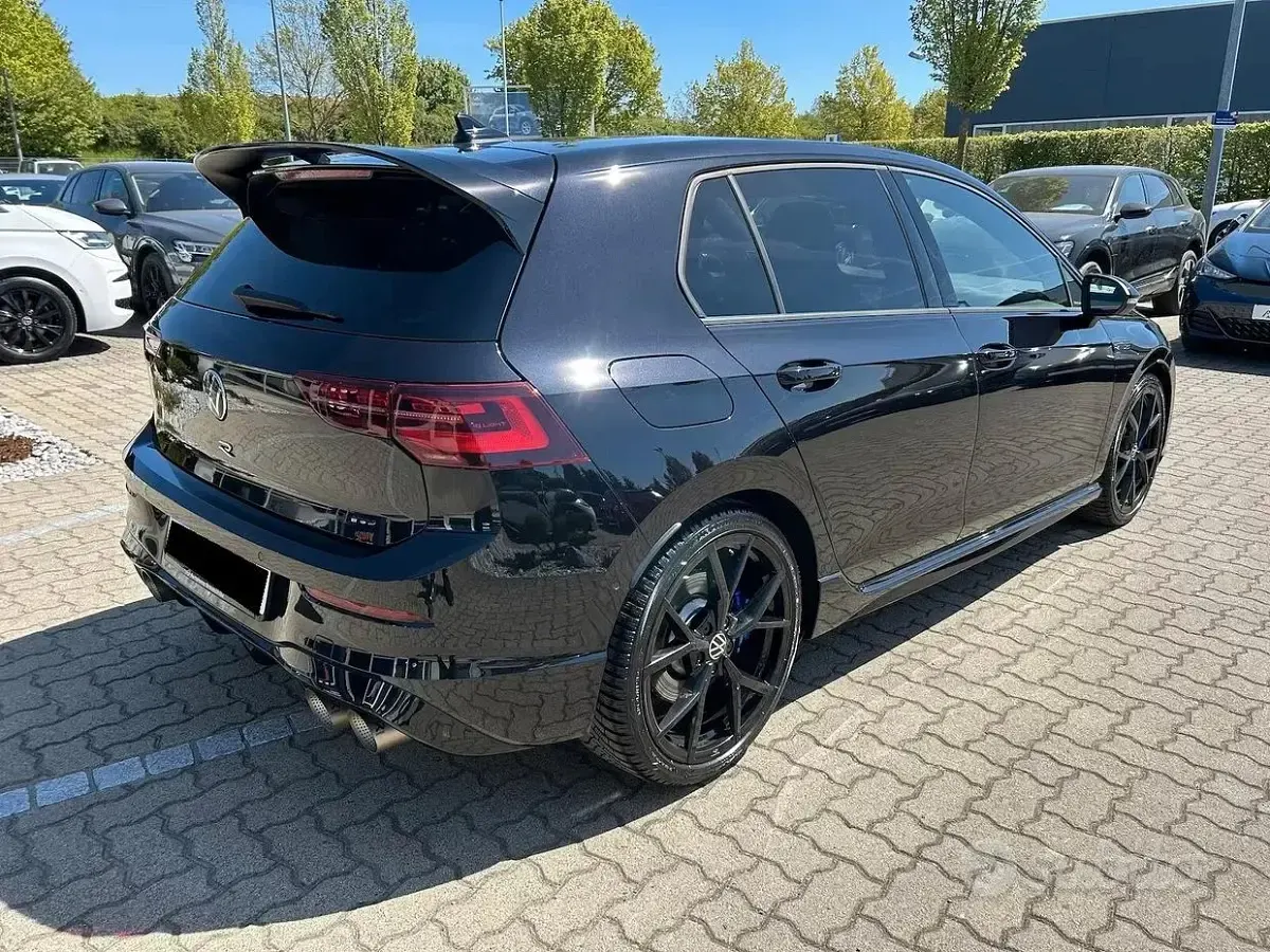 Usata VW Golf VIII R 320 CV (235 kW) 2022 Nero Berlina