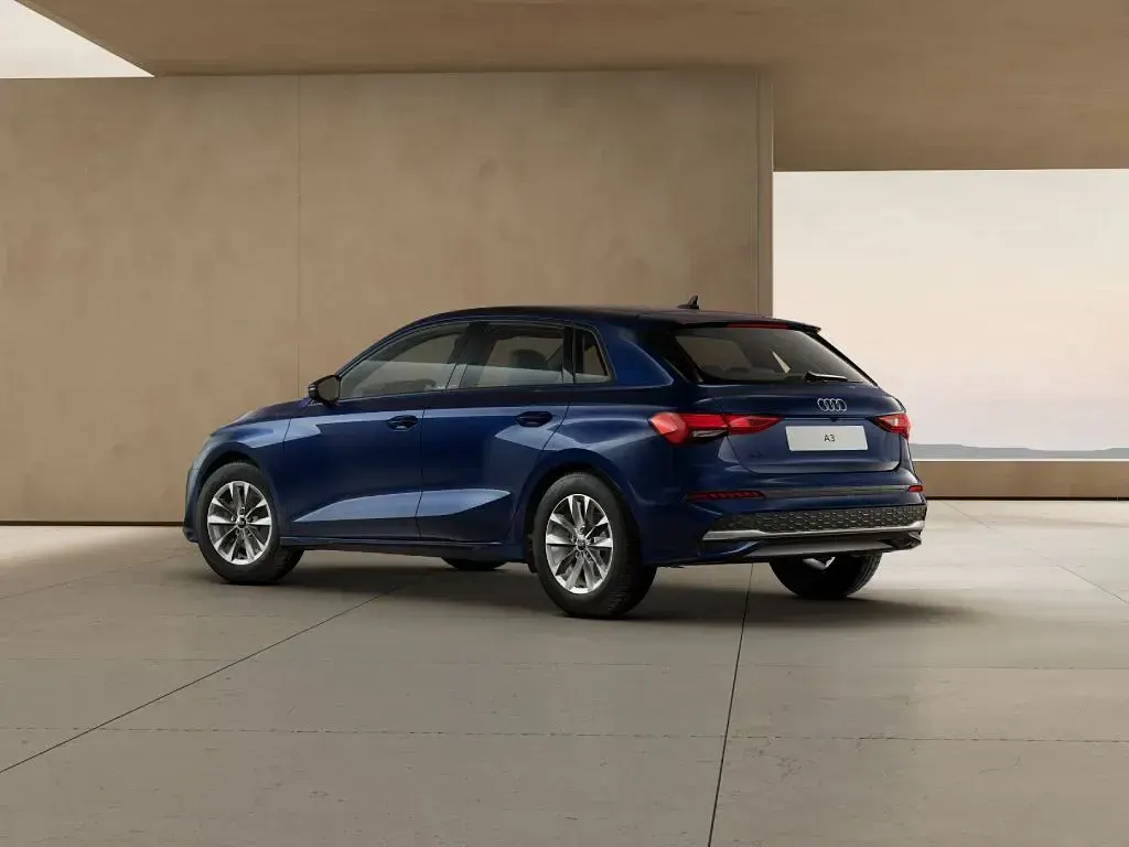 Nuova Audi A3 Business 150 CV (110 kW) 2026 Blu navarra metallizzato Berlina