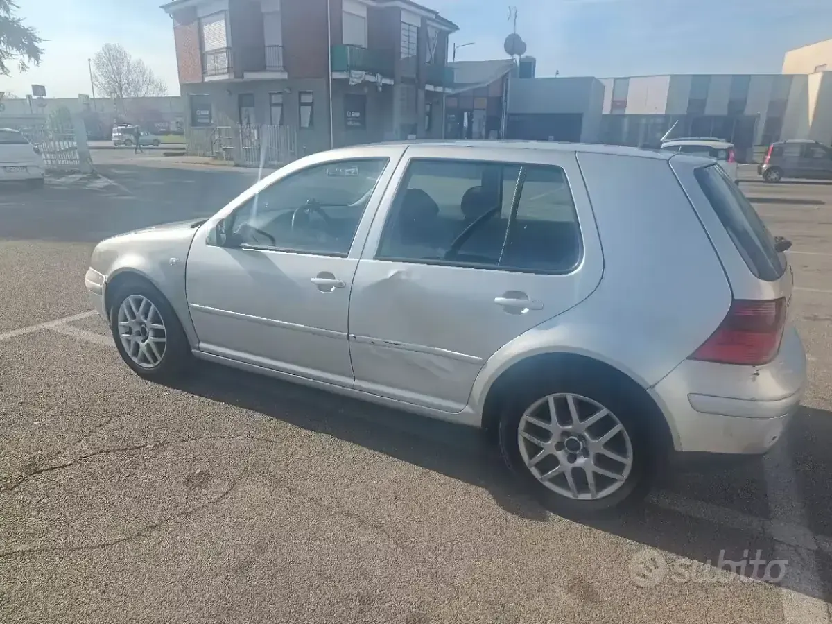 Usata VW Golf IV 130 CV (95 kW) 2003 Berlina