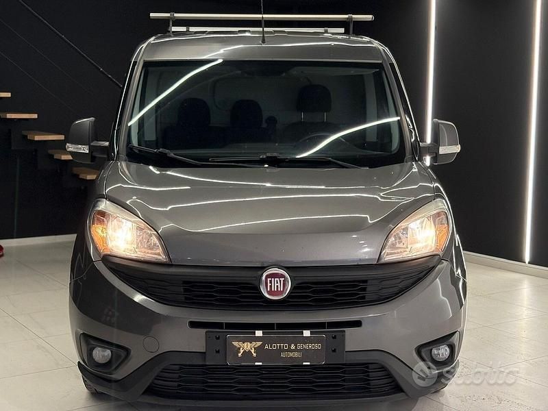 Usata Fiat Doblò Lounge 104 CV (76 kW) 2018 Grigio Monovolume