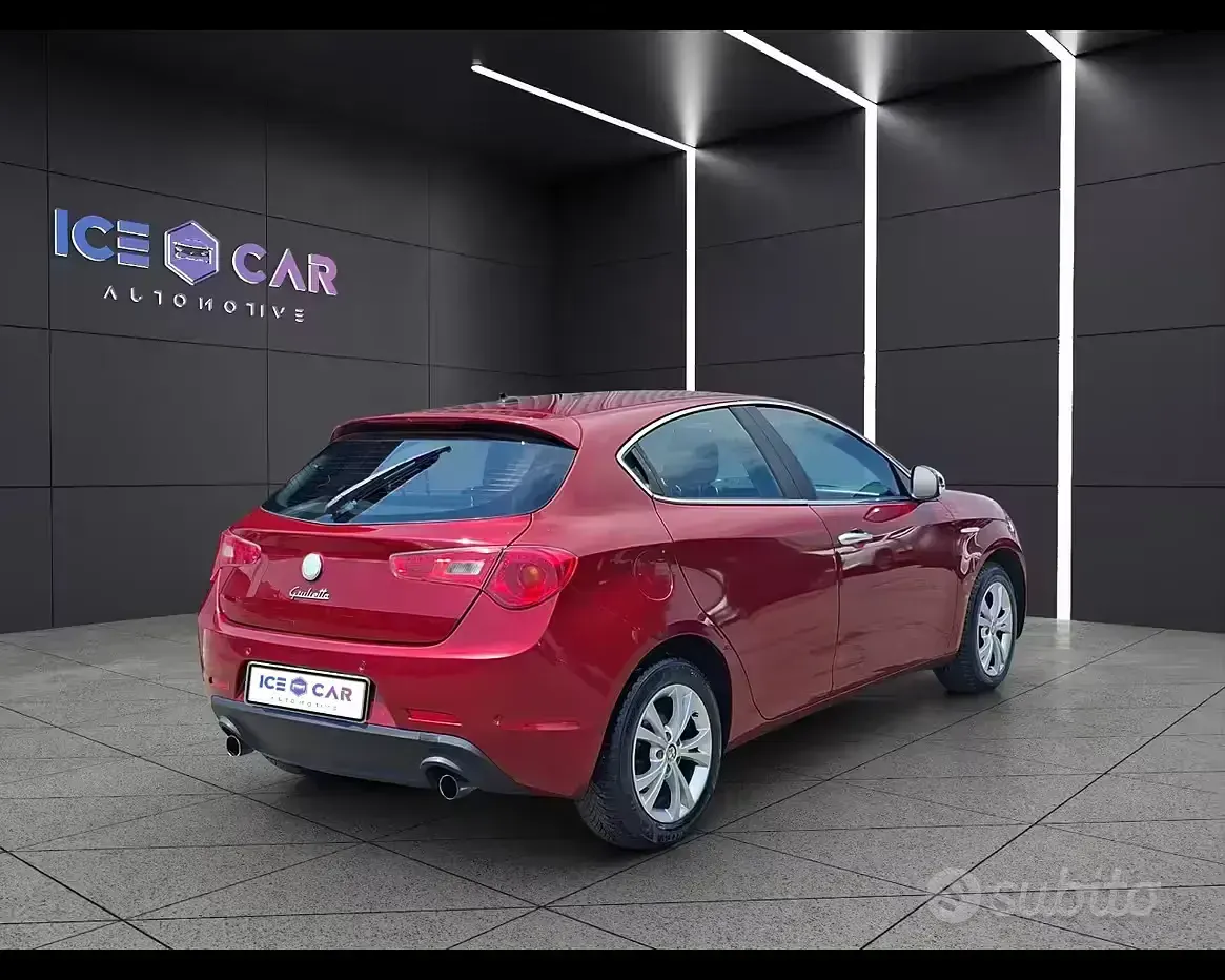 Usata Alfa Romeo Giulietta Distinctive 170 CV (125 kW) 2011 Rosso Utilitaria