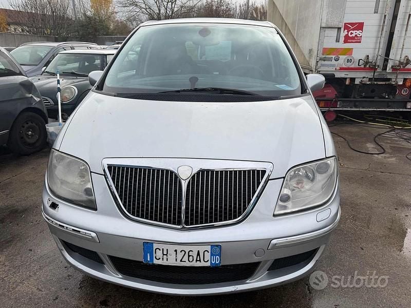 Grigio Usata 2003 Lancia Phedra Monovolume | 750 € (Buon prezzo) - Immagine 1/4
