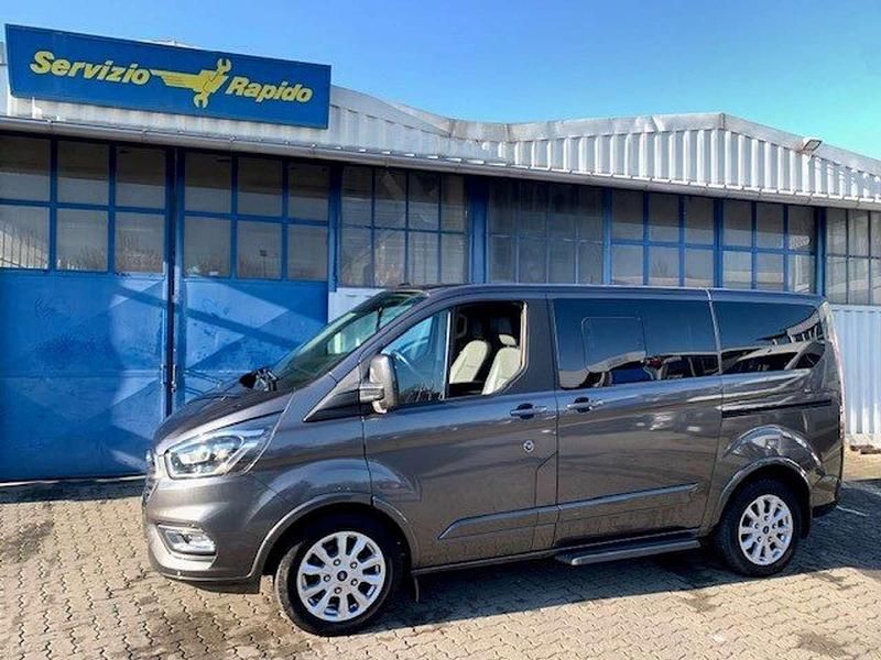 Usata Ford Tourneo Titanium 185 CV (136 kW) 2021 Magnetic grey Monovolume