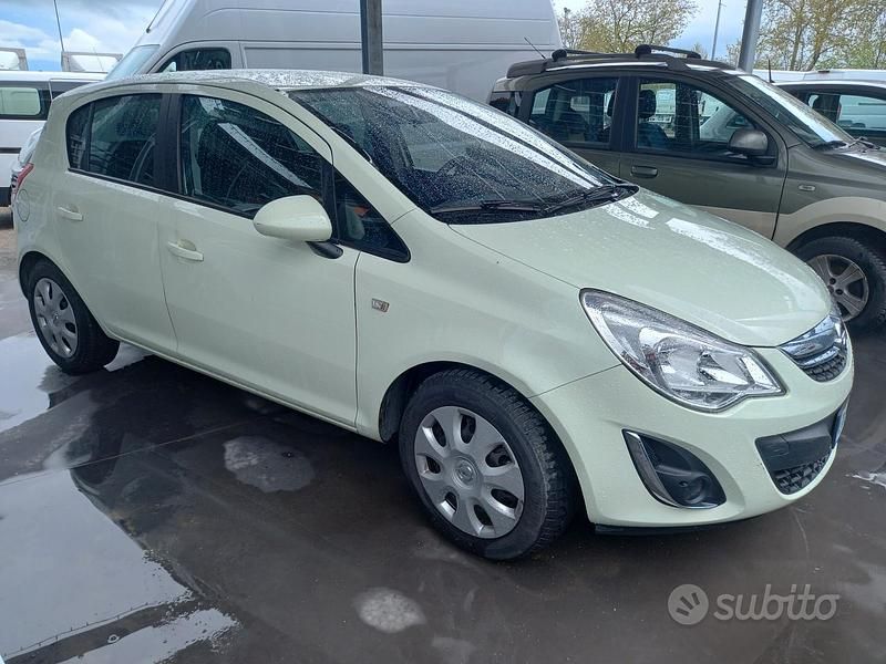 Begagnad Opel Corsa 101 HK (74 kW) 2012 Vit Halvkombi