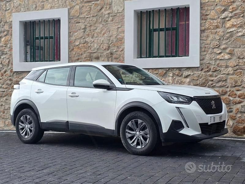 Usata Peugeot 2008 Active 101 CV (74 kW) 2021 Bianco SUV