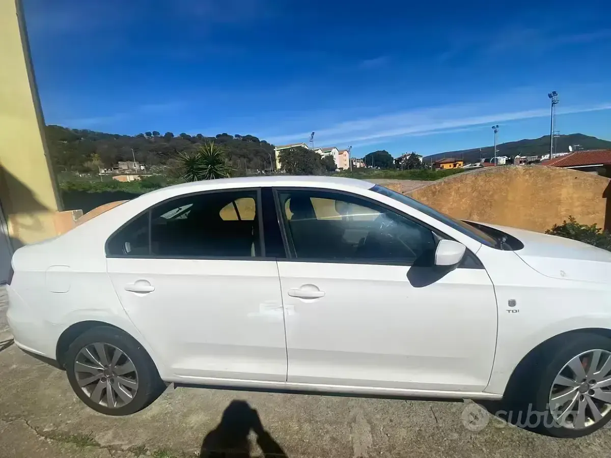 Usata Seat Toledo 105 CV (77 kW) 2014 Bianco Utilitaria