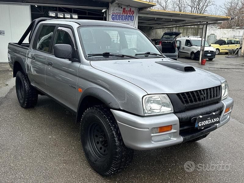 Usata Mitsubishi L200 99 CV (72 kW) 2000 Grigio Pick-up