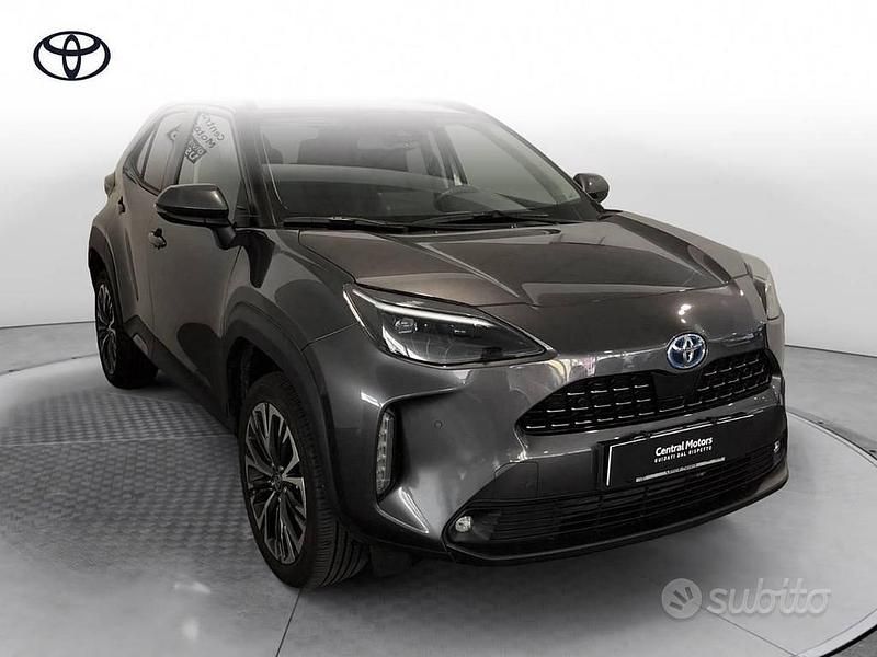 Usata Toyota Yaris Cross Lounge 116 CV (85 kW) 2023 Grigio SUV