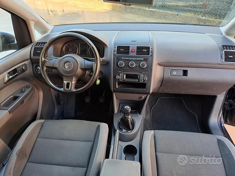 Usata VW Touran Trendline 104 CV (76 kW) 2013 Blu Monovolume