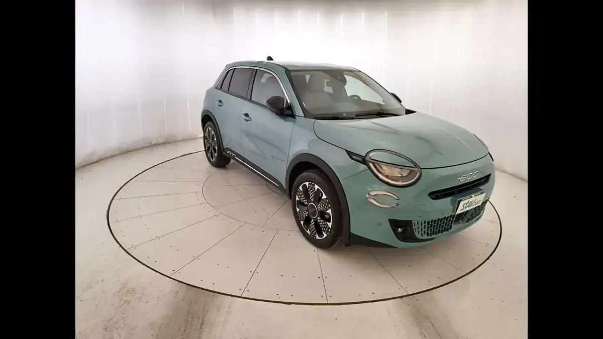 Usata Fiat 600 La Prima 101 CV (74 kW) 2025 Azzurro acqua ch SUV