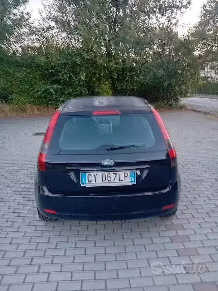 Usata Ford Fiesta Ghia 75 CV (55 kW) 2005 Nero Utilitaria