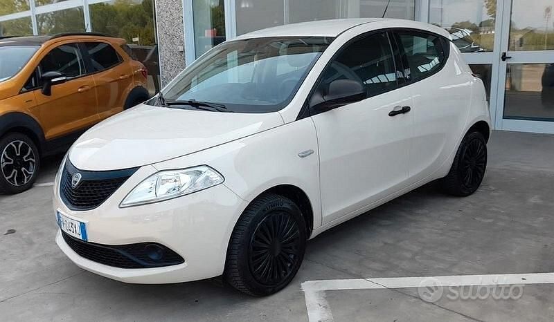Bianco Usata 2019 Lancia Ypsilon S Due volumi | 10.300 € (Cara) - Immagine 1/4