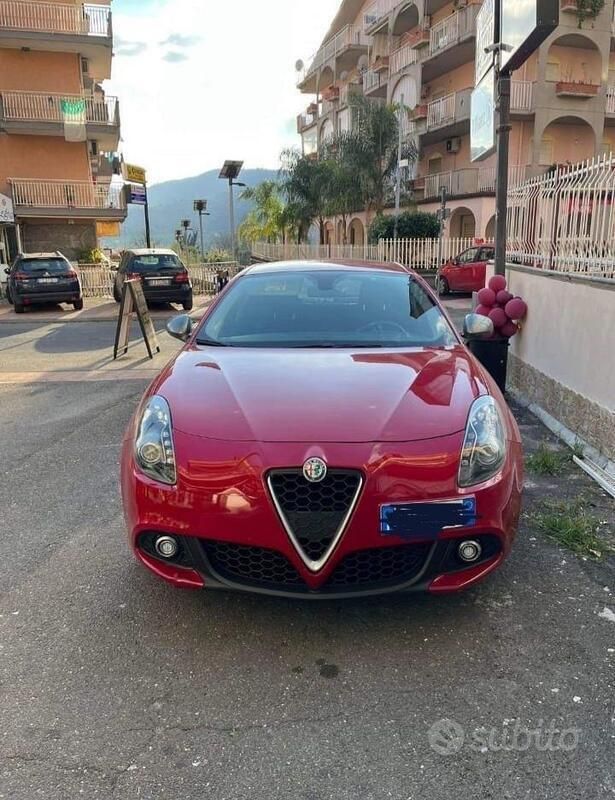 Rosso Usata 2011 Alfa Romeo Giulietta Due volumi | 8500 € (Cara) - Immagine 1/2