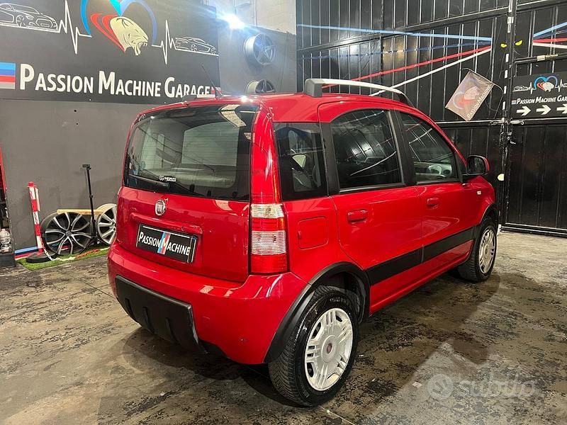 Usata Fiat Panda Active 60 CV (44 kW) 2010 Rosso Utilitaria
