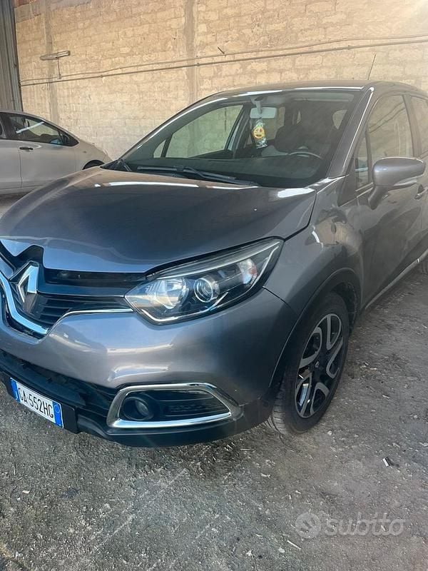 Usata Renault Captur 90 CV (66 kW) 2013 Grigio SUV