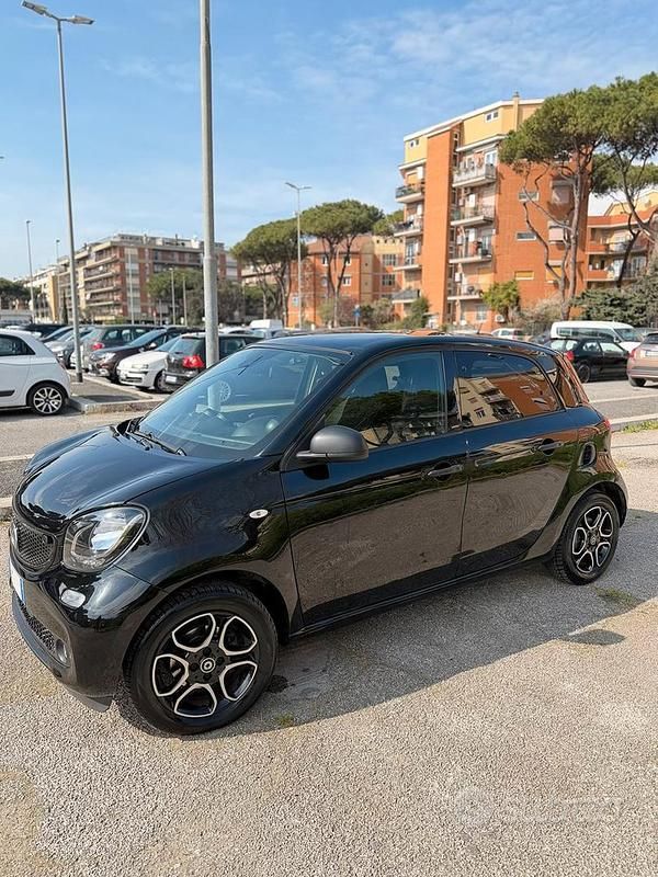 Usata Smart ForFour 71 CV (52 kW) 2019 Nero Utilitaria