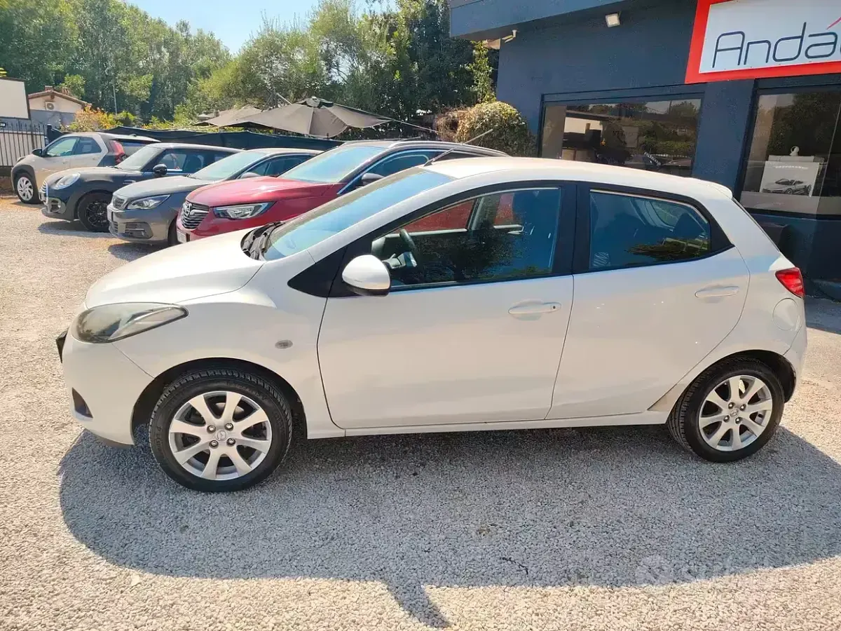 Usata Mazda 2 72 CV (52 kW) 2010 Bianco Utilitaria
