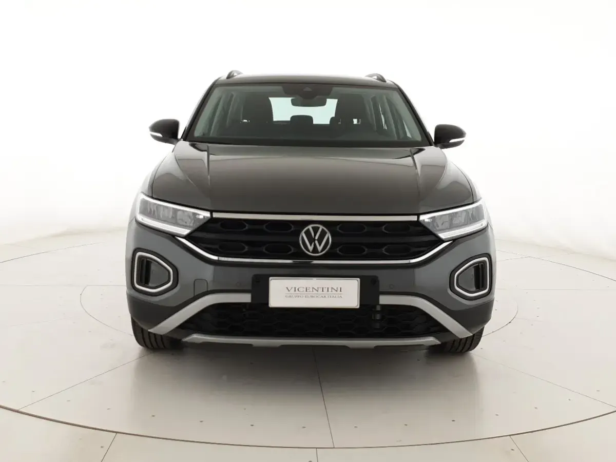 Usata VW T-Roc Life 115 CV (84 kW) 2025 Indium grey metallizzato nero SUV