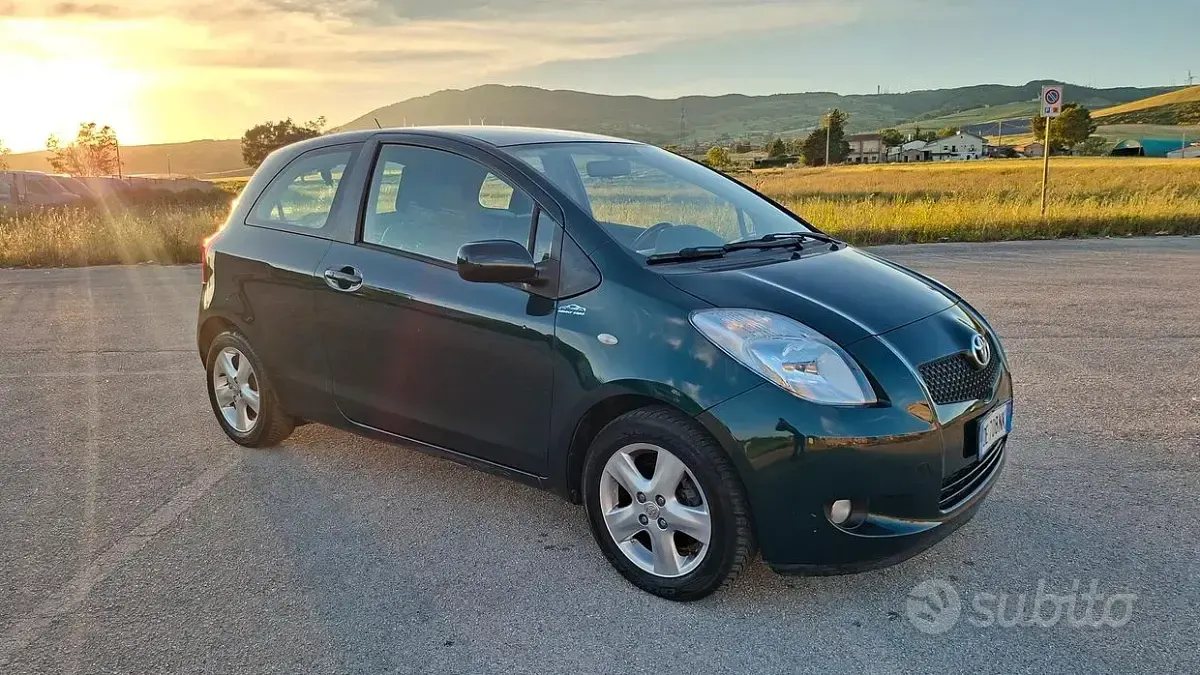 Usata Toyota Yaris 87 CV (63 kW) 2007 Verde Utilitaria