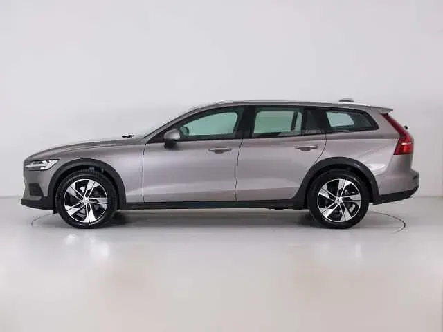 Usata Volvo V60 CC Business Edition 197 CV (144 kW) 2022 Grigio Station wagon
