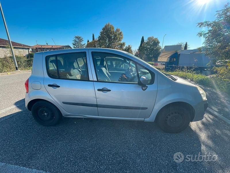 Grigio Usata 2009 Renault Modus Monovolume | 350 € - Immagine 1/4