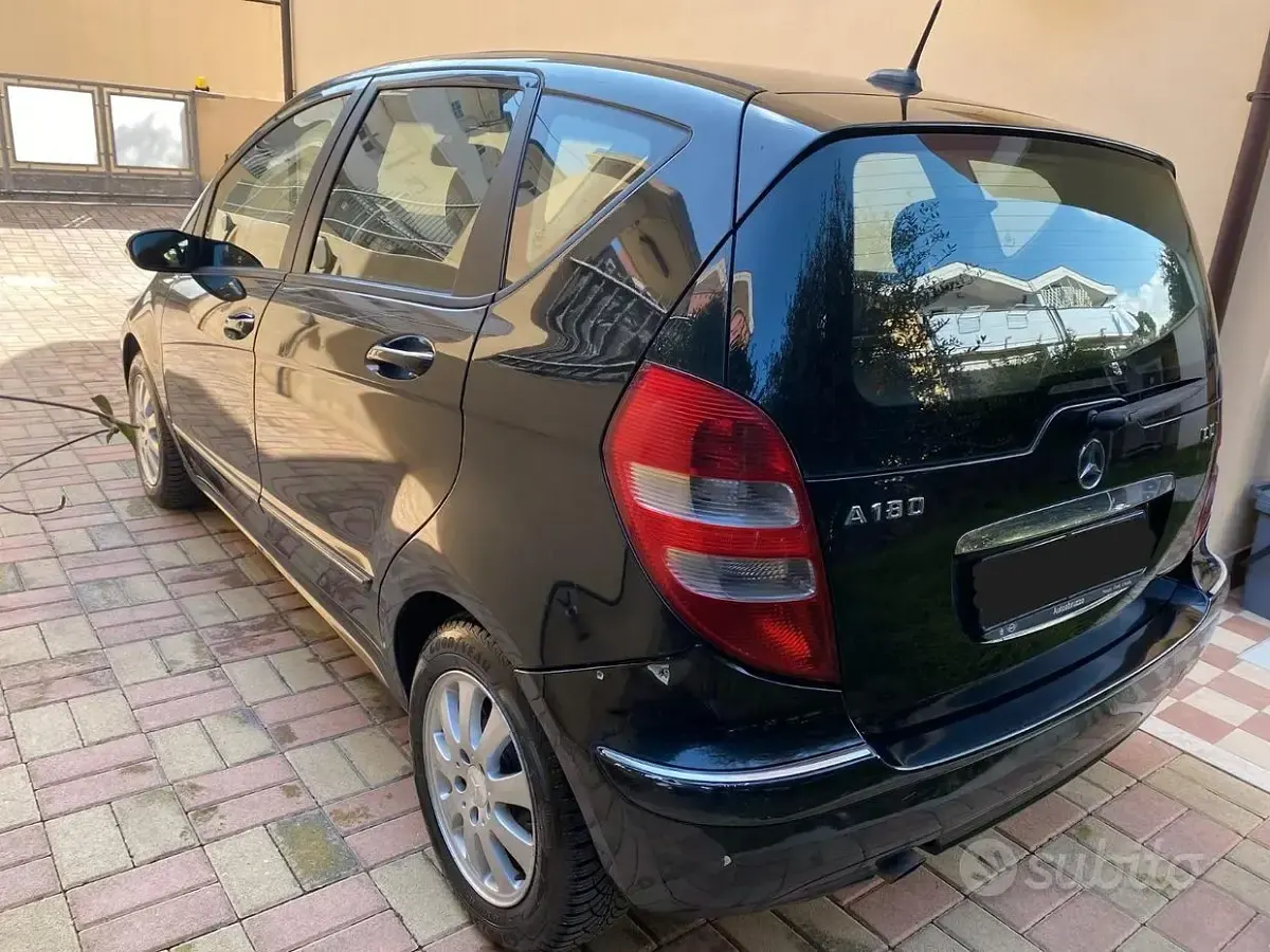 Usata Mercedes A180 Elegance 109 CV (80 kW) 2007 Nero Berlina
