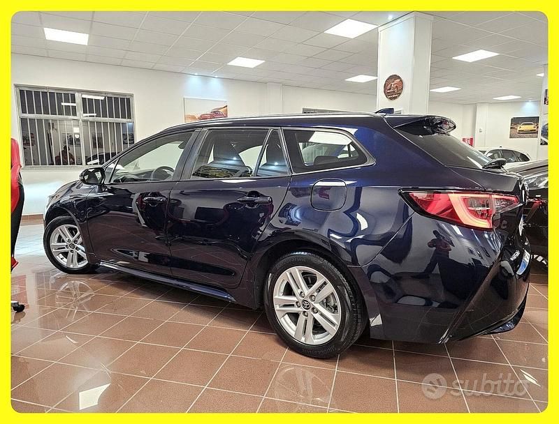 Usata Toyota Corolla Business Edition 122 CV (89 kW) 2022 Blu Station wagon
