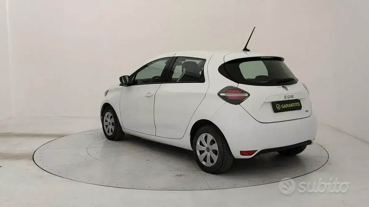 Begagnad Renault Zoe Life 50 kW (69 HK) 2021 Vit Halvkombi